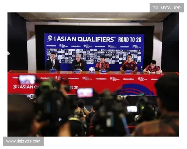 美国水球教练赛后与中国队员深情拥抱 交换队旗彰显体育友谊 美国水球教练赛后与中国队员深情拥抱 交换队旗彰显体育友谊